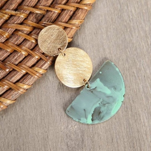 Host Pick! Last Pair! Dangle Earrings - Picture 2 of 3